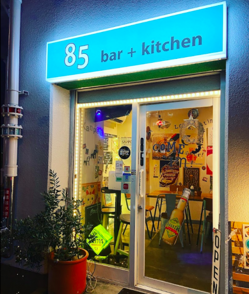 85 bar+kitchen